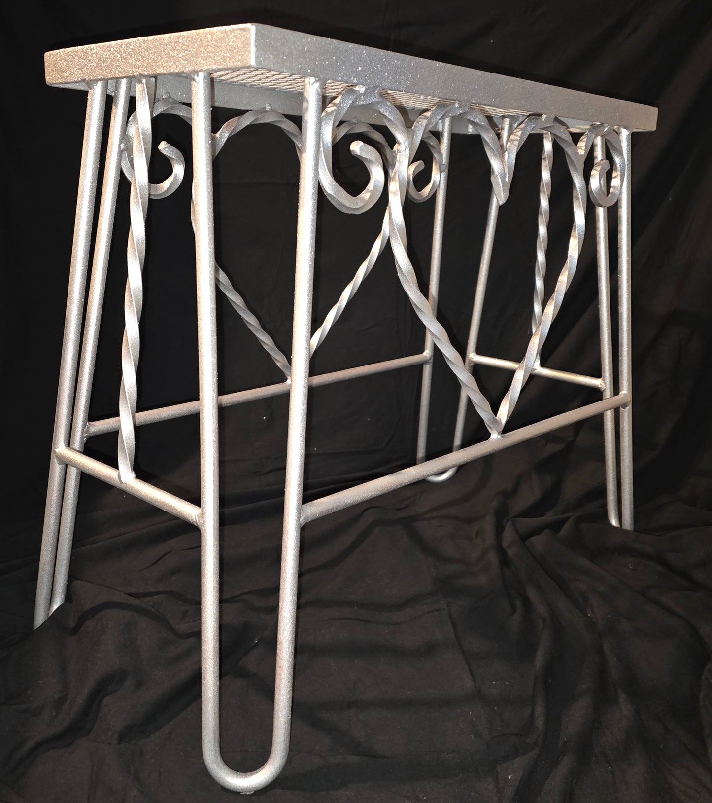 Twisted Hearts Stand/Little Table
