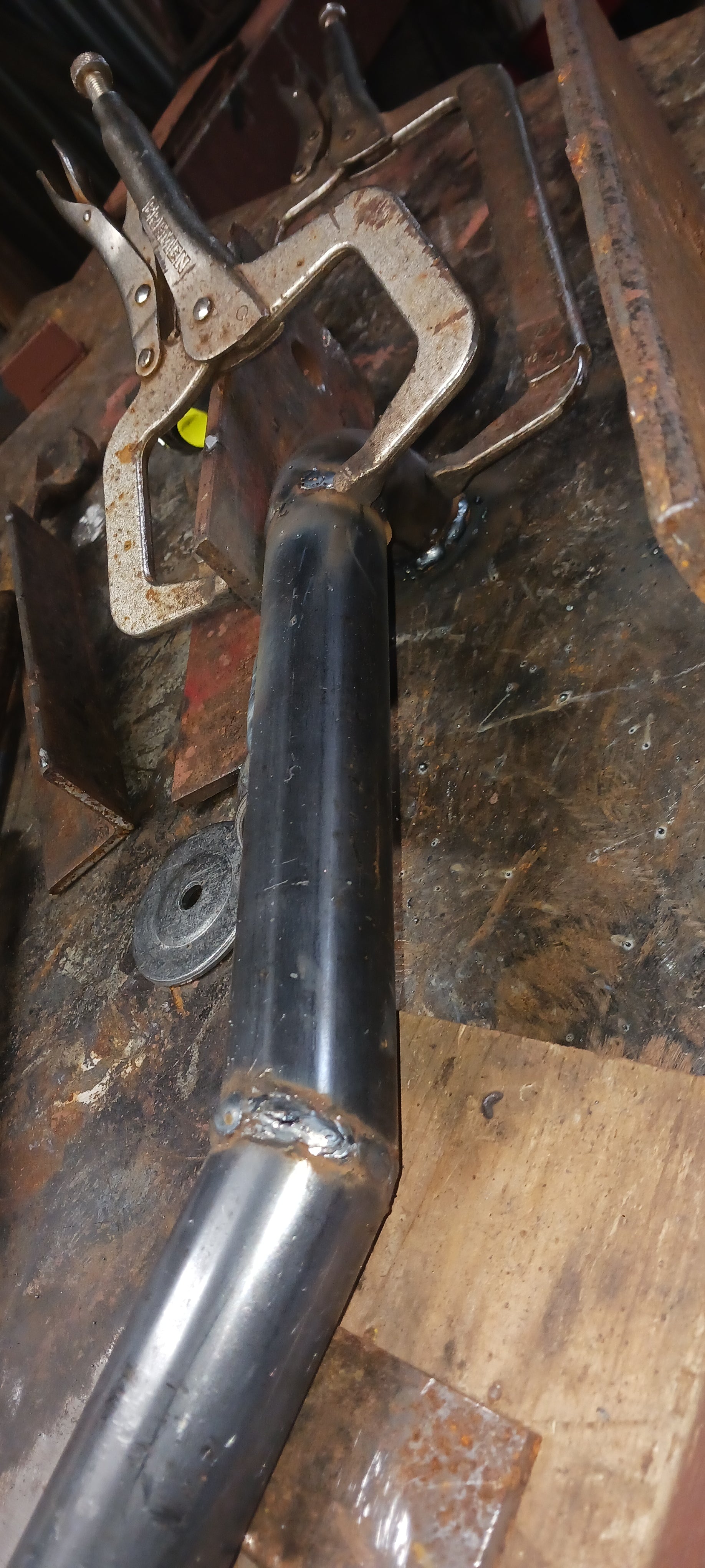 This shows the upper landing horizontal with an elbow return into the wall as well as one of 5 wall brackets.  Each elbow return requires an end cap.  I'd rather not take my chances with open ends.