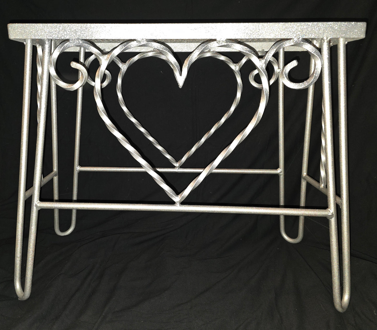 Twisted Hearts Stand/Little Table